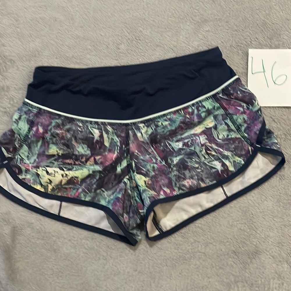 Lululemon speed shorts sz 4 inseam 2.5 in liner intact